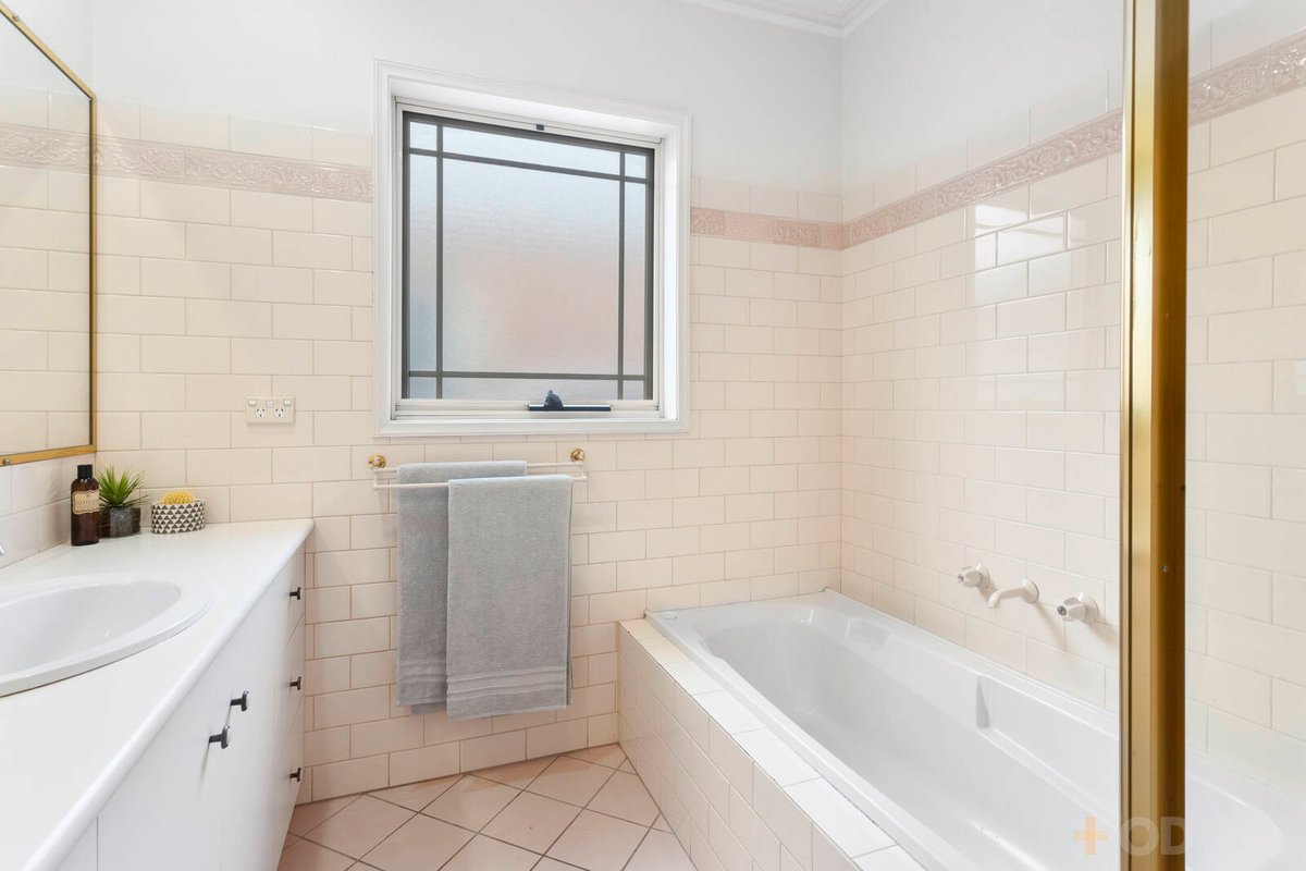 2 / 66 Glastonbury Drive Highton - Residential for sale