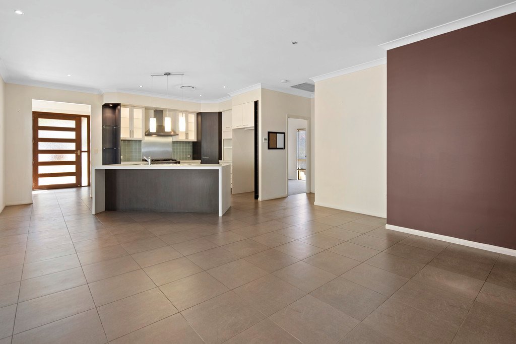 27 Armada Crescent, JUBILEE POCKET QLD 4802