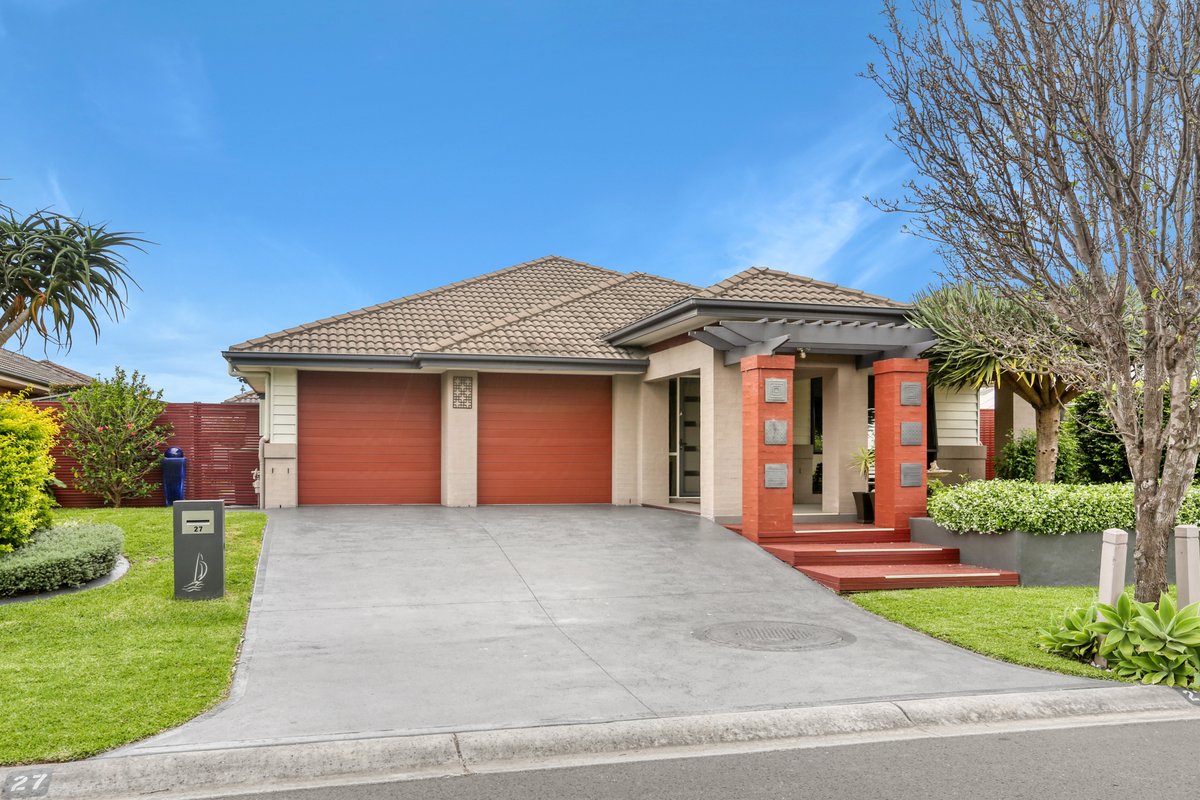 27 Athanlin Avenue, HAYWARDS BAY NSW 2530