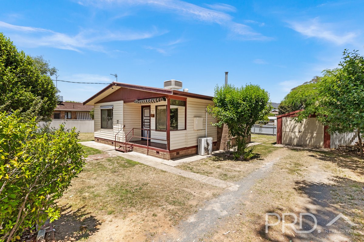 27 Blowering Road, TUMUT NSW 2720