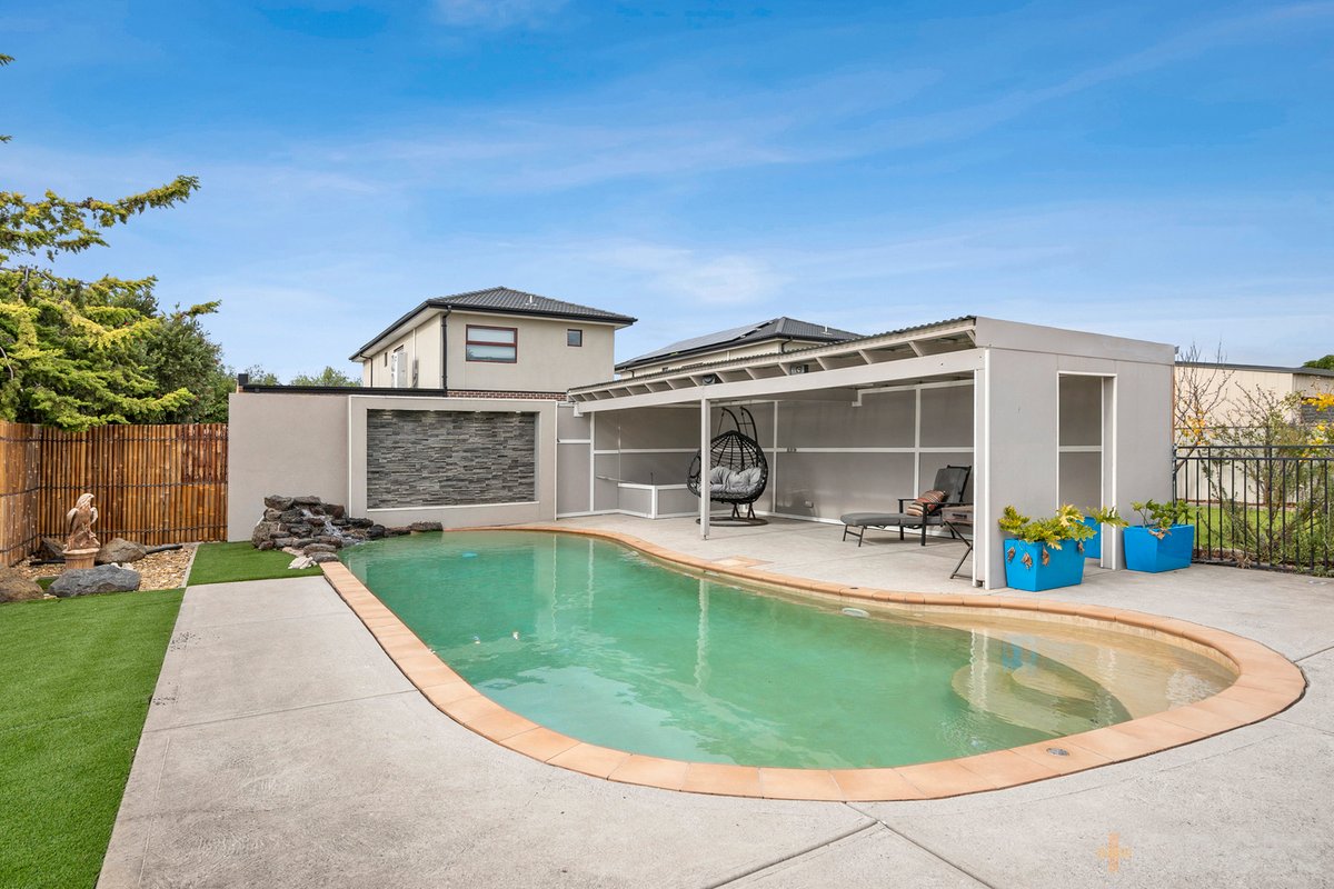 27 Caradon Drive Truganina - Residential for sale