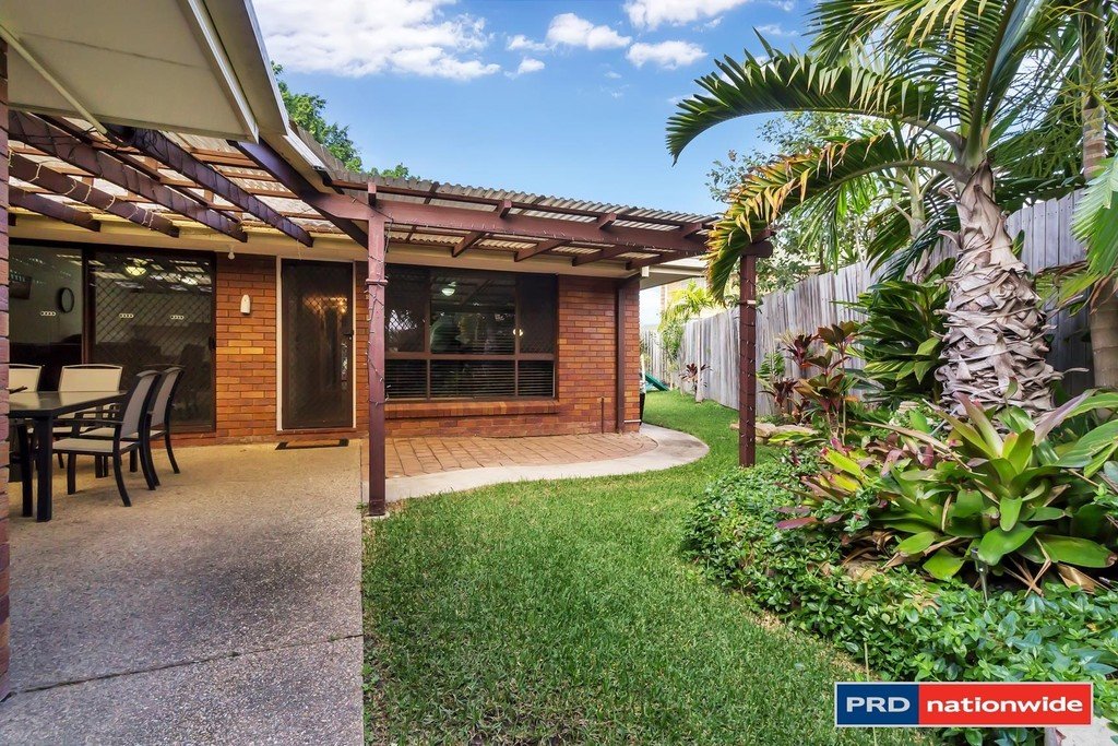 2/7 Flora Close, BURLEIGH WATERS QLD 4220