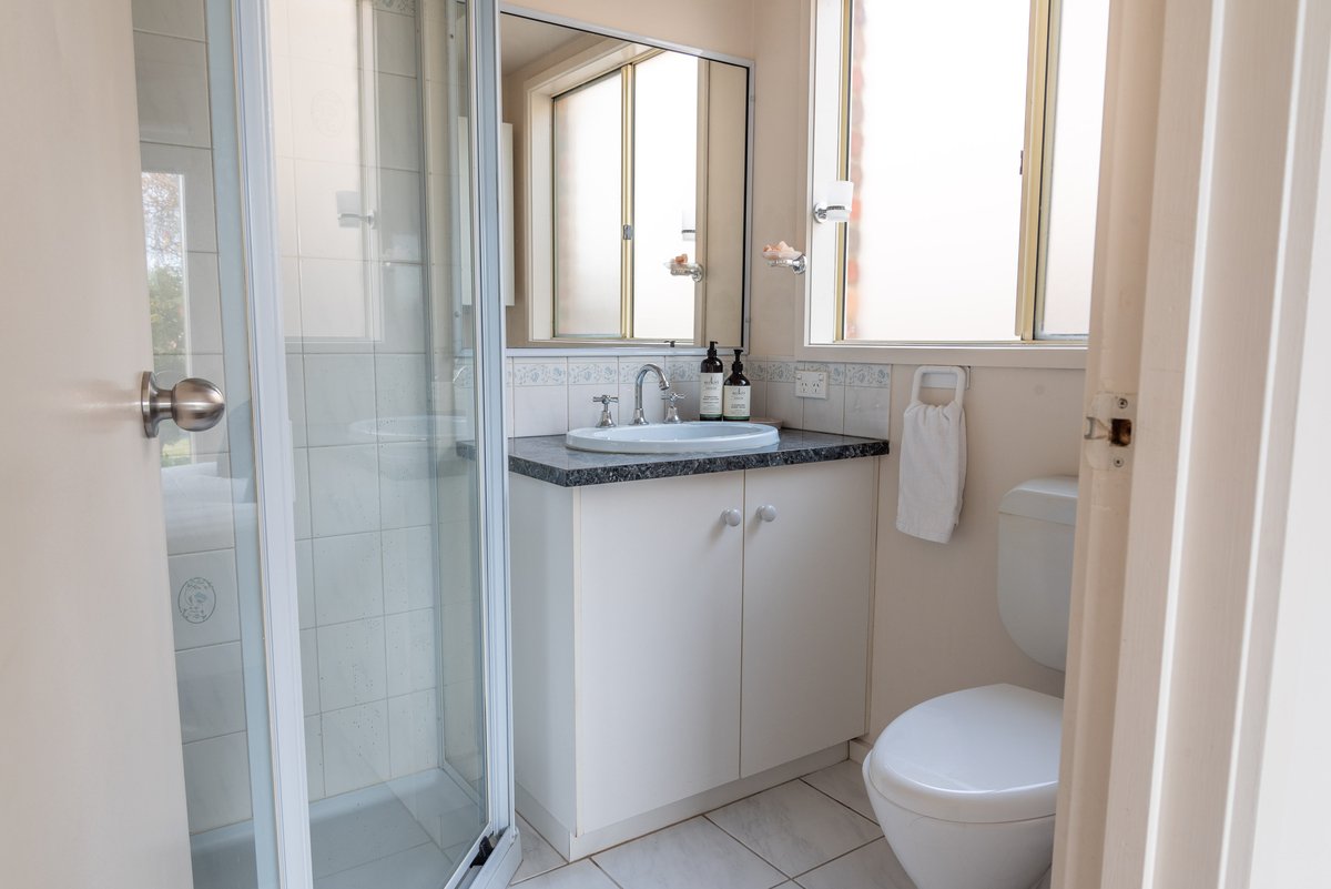27 Gwinganna Dr  Clifton Springs - Residential for lease