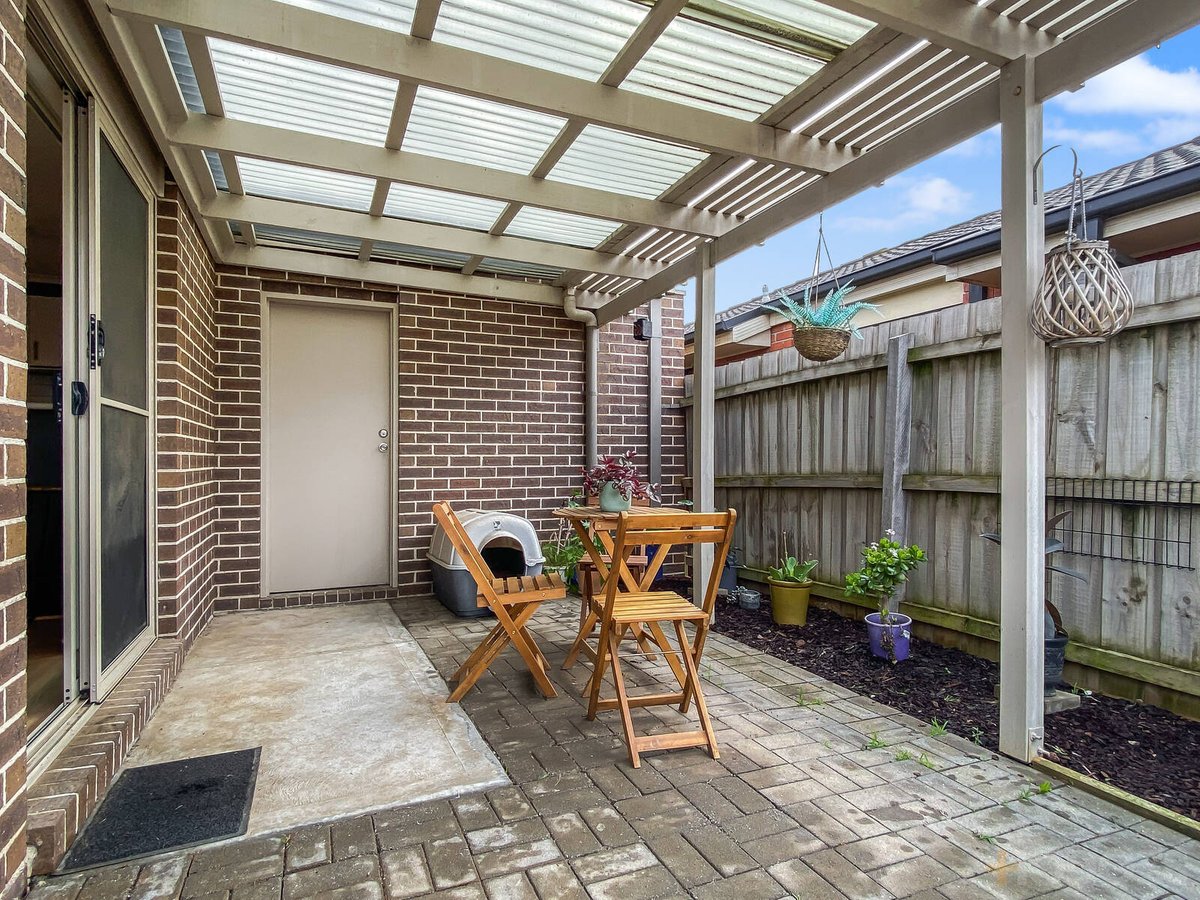 2 / 7 Montana Drive Werribee - Residential for sale