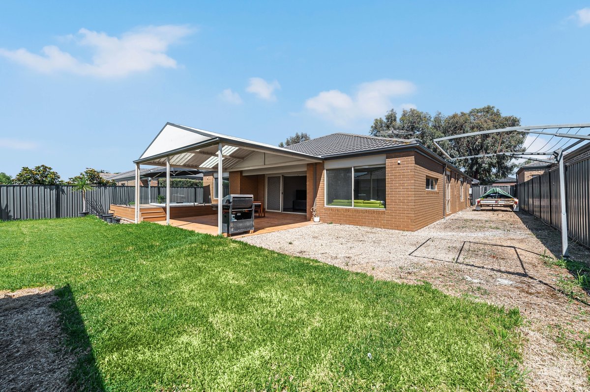 27 Winona Circuit Tarneit - Residential for sale