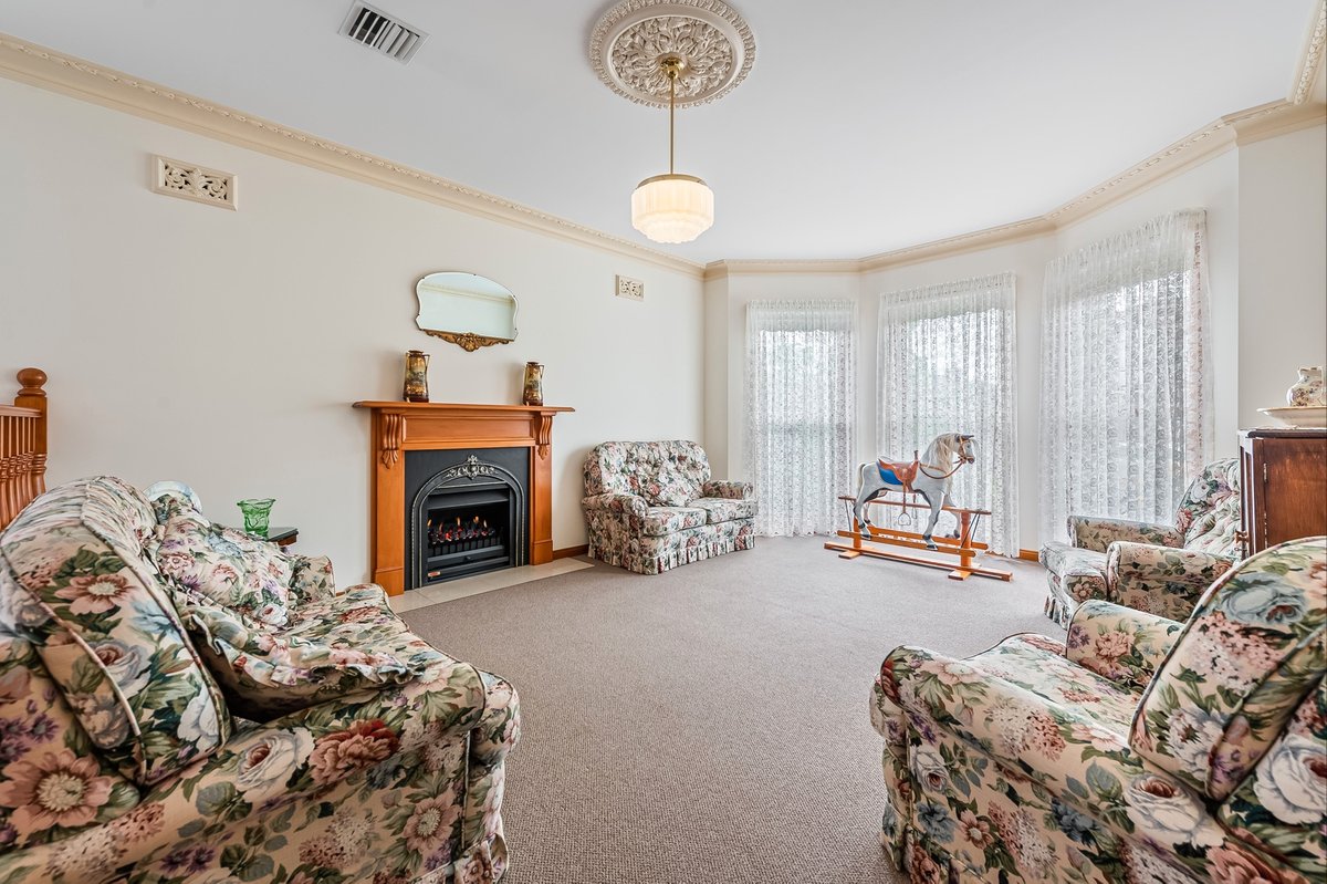 28 Golden Ash Grove Hoppers Crossing - Residential for sale