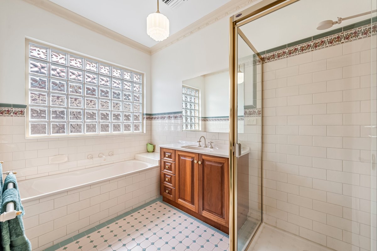 28 Golden Ash Grove Hoppers Crossing - Residential for sale