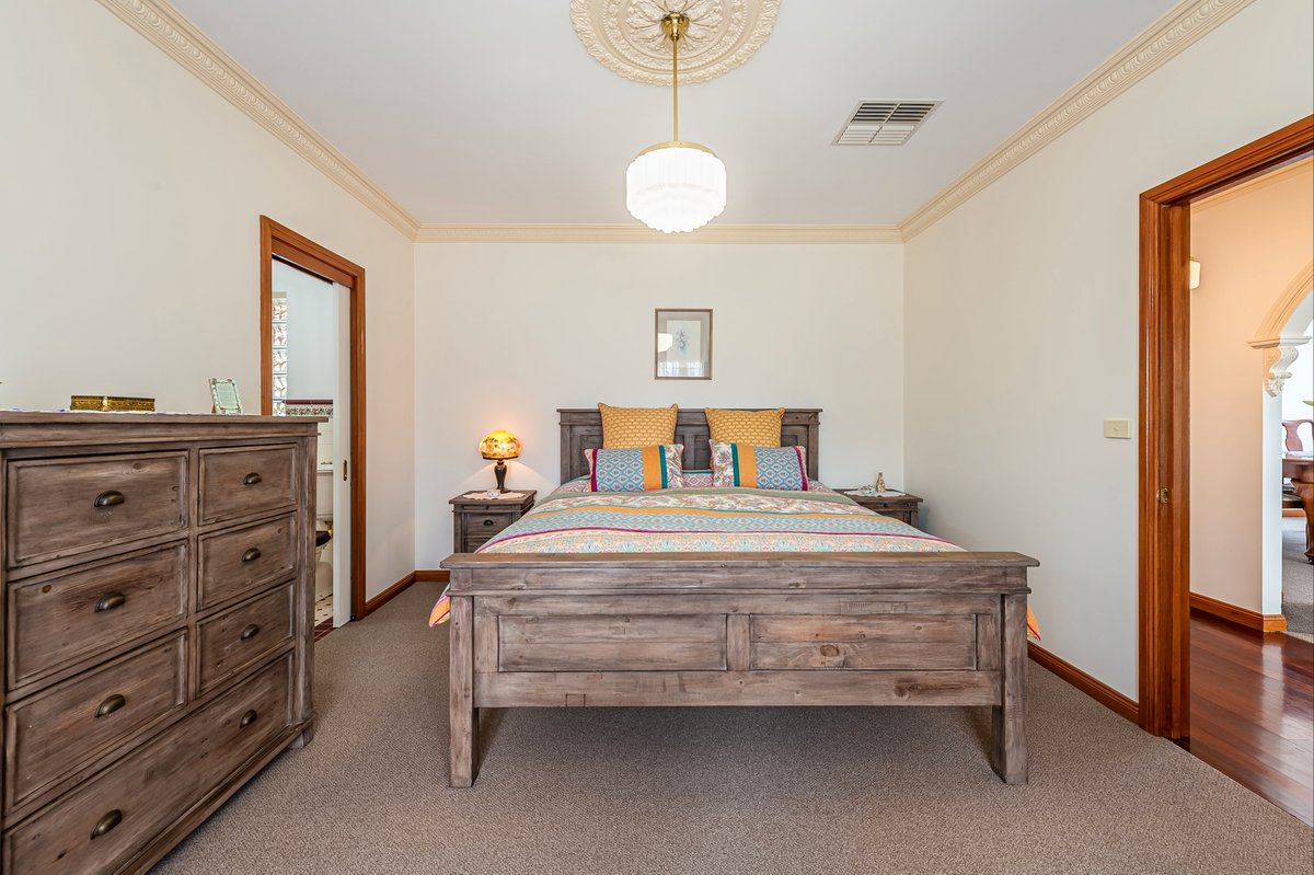 28 Golden Ash Grove Hoppers Crossing - Residential for sale