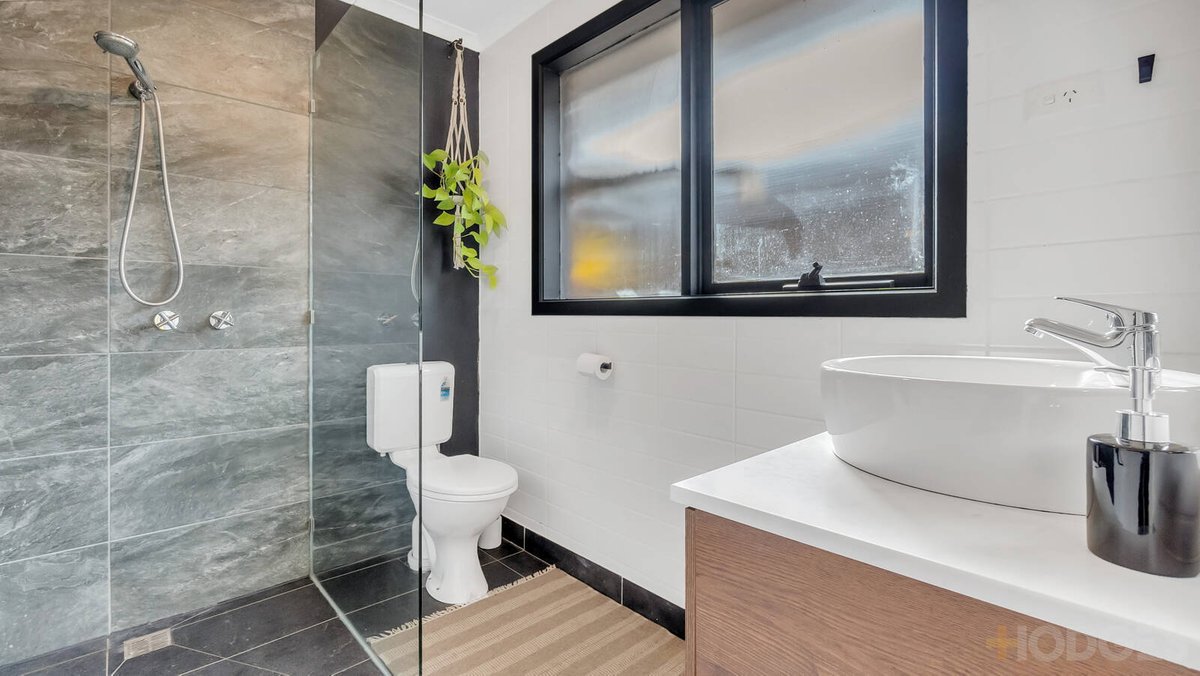 28 Nurten Parade Aspendale Gardens - Residential for sale