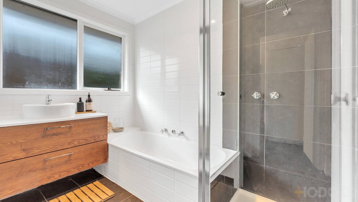 28 Nurten Parade Aspendale Gardens - Residential for sale