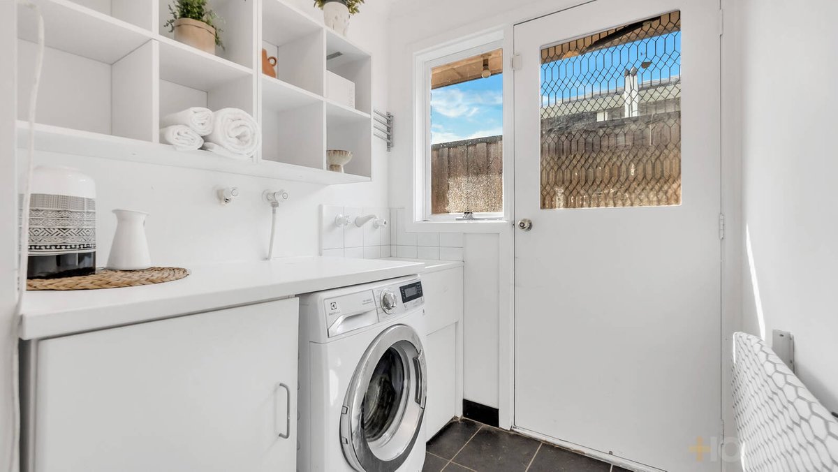 28 Nurten Parade Aspendale Gardens - Residential for sale