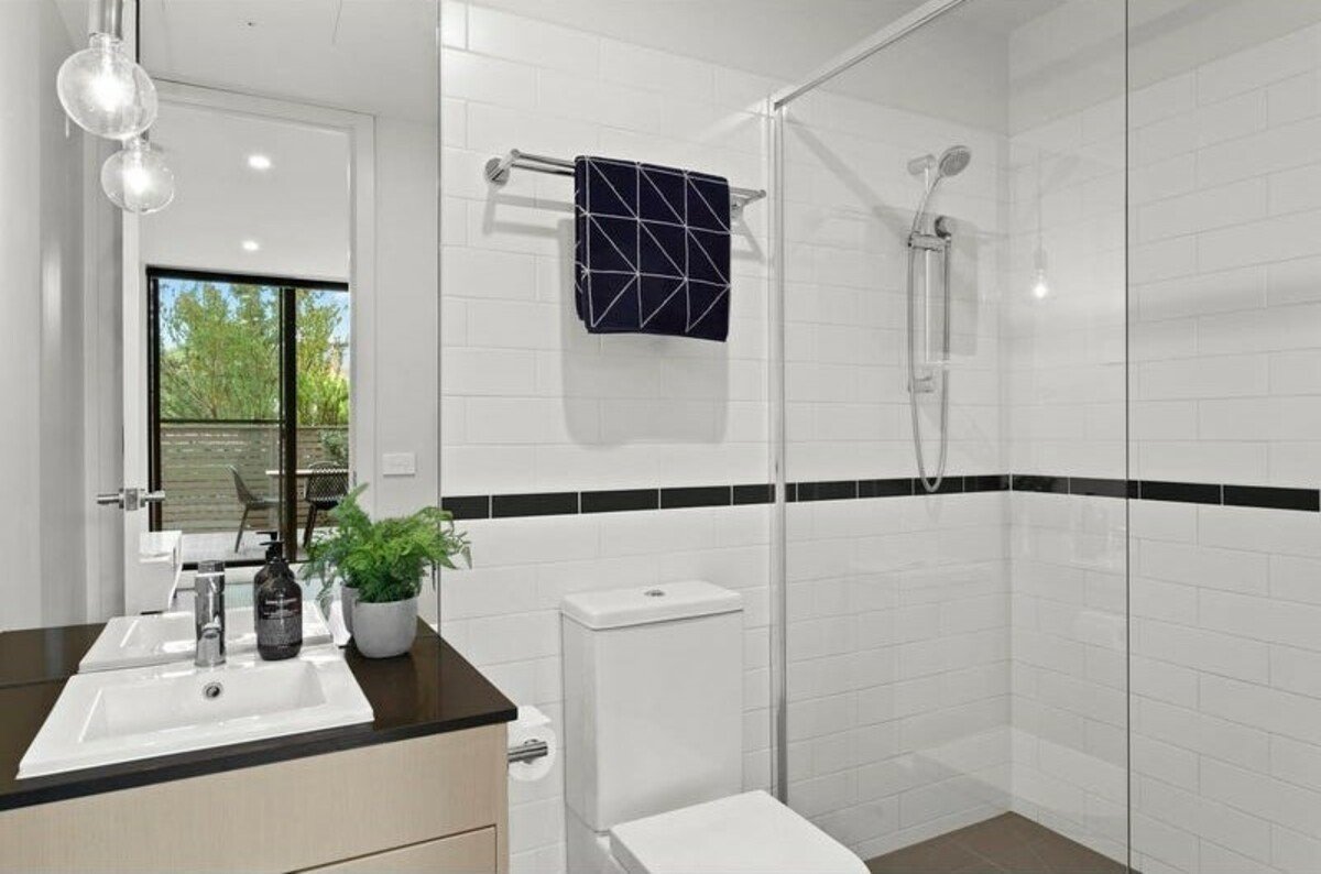2 / 81 Warrigal Road  Mentone - Residential for lease