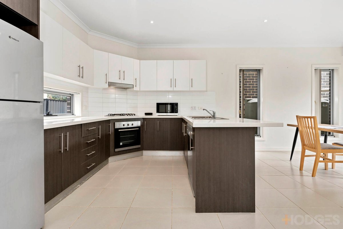 2 / 9 Duchess Court Point Cook - Residential for sale