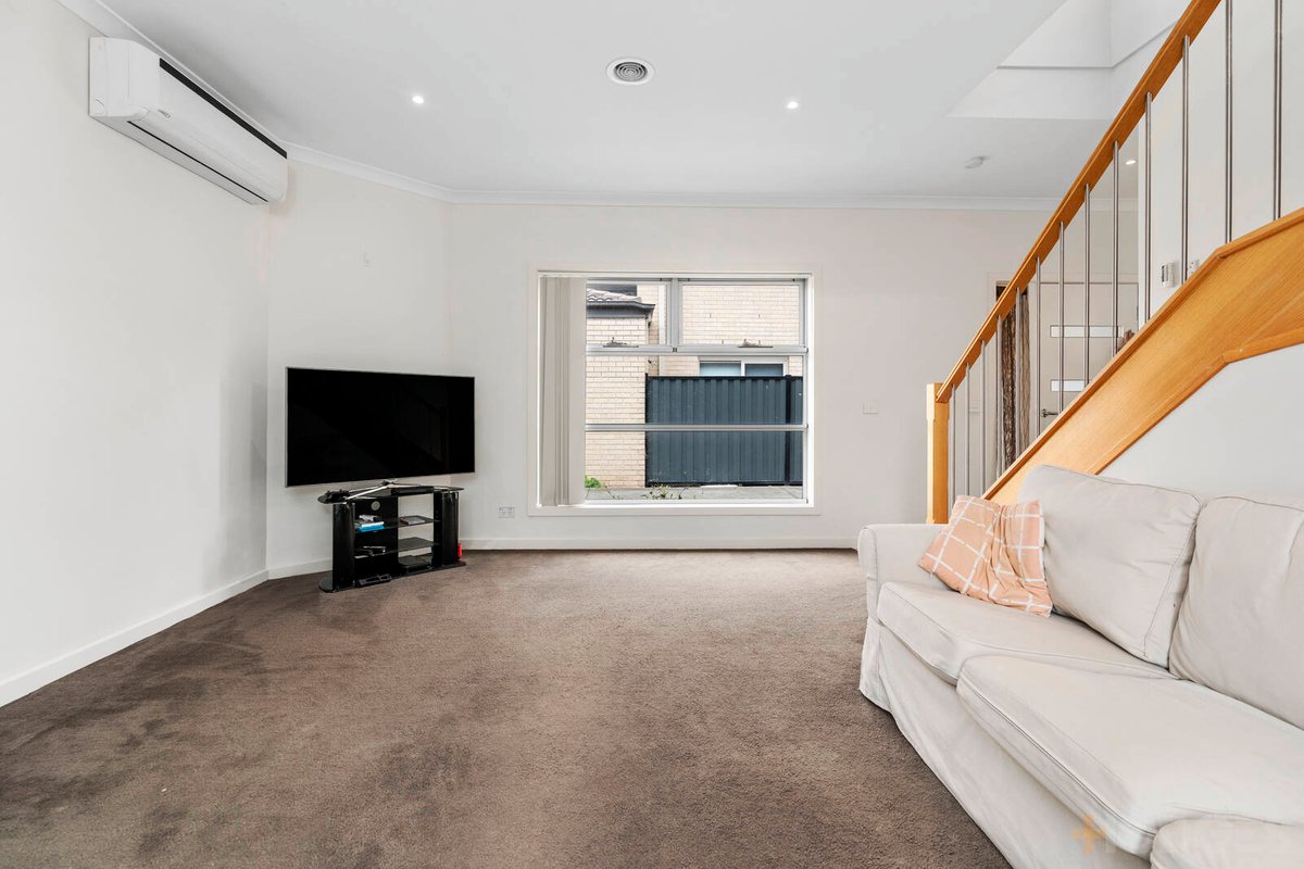2 / 9 Duchess Court Point Cook - Residential for sale