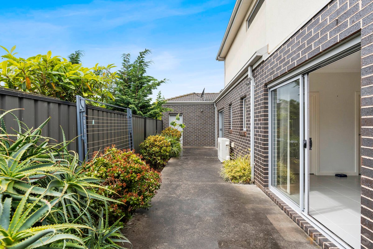 2 / 9 Duchess Court Point Cook - Residential for sale