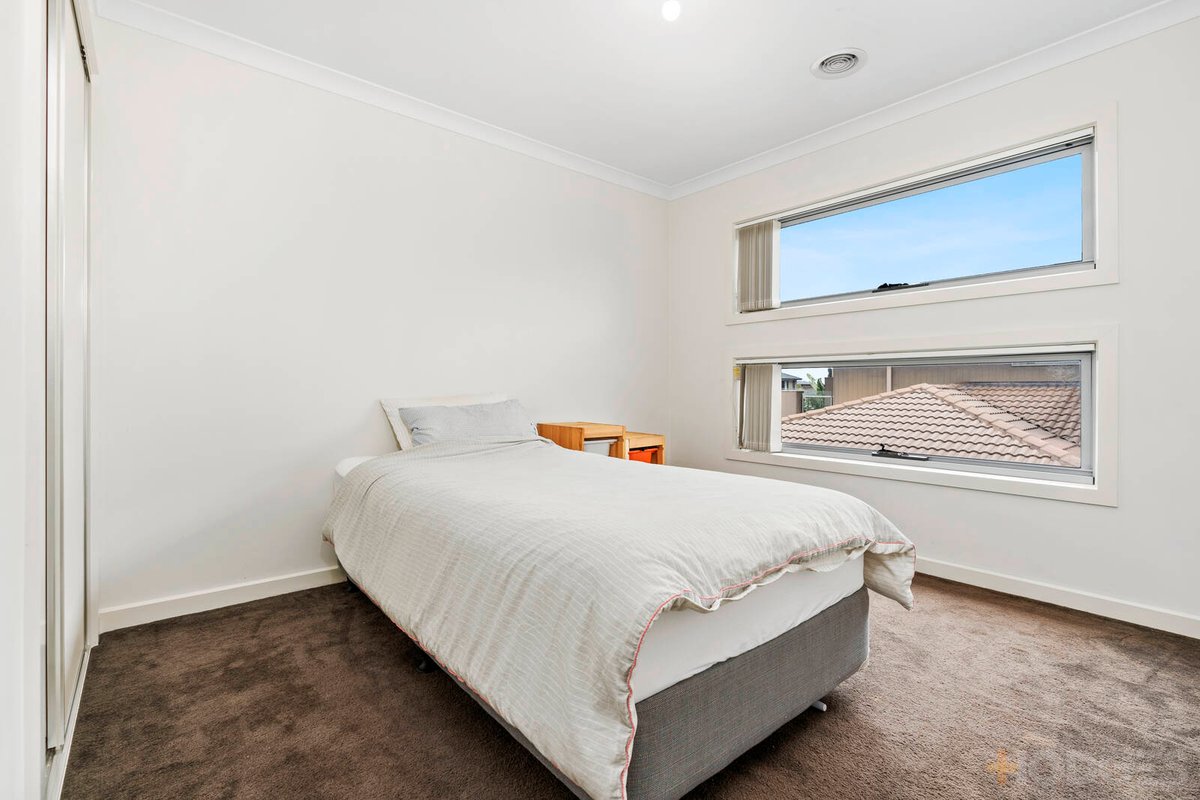 2 / 9 Duchess Court Point Cook - Residential for sale