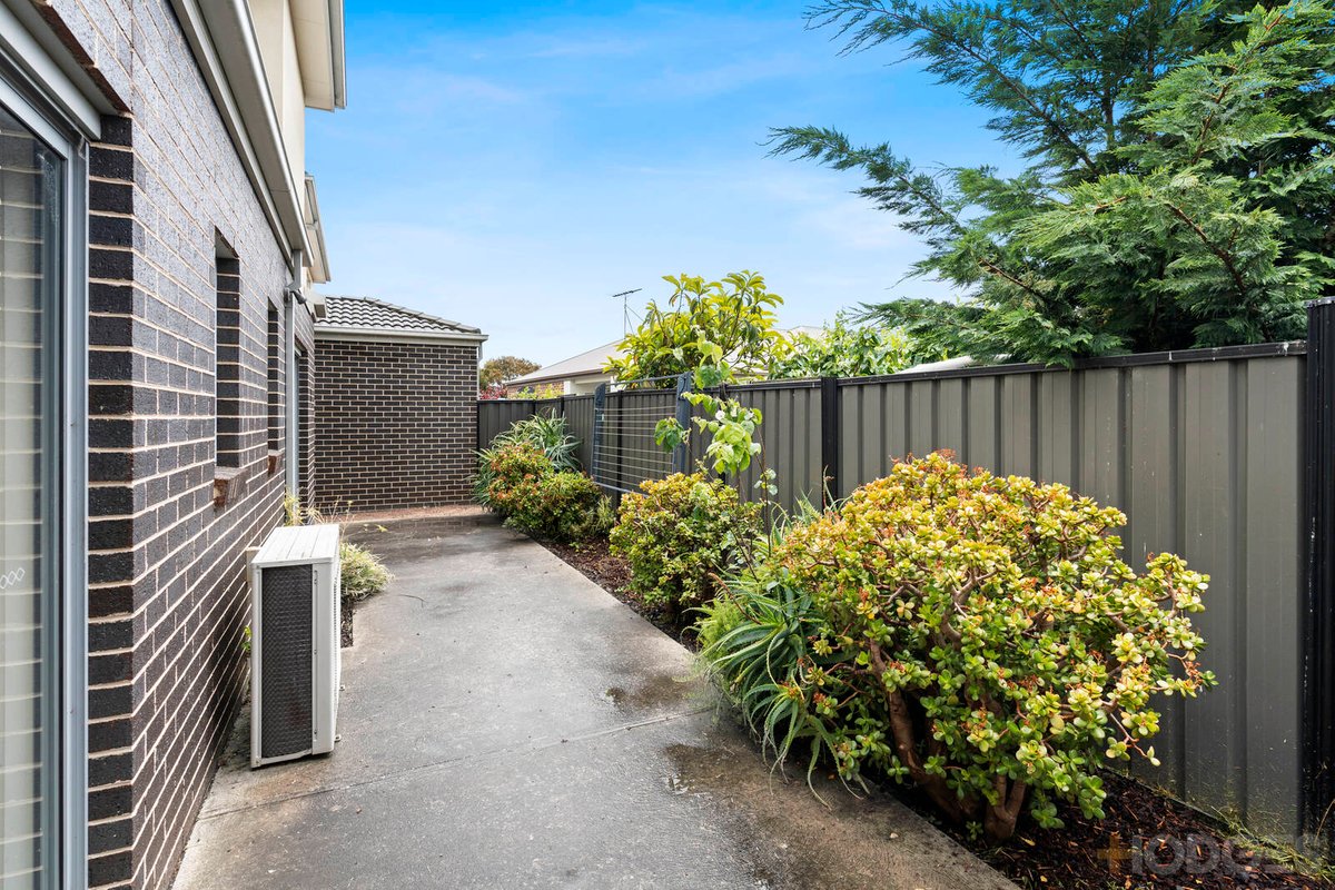 2 / 9 Duchess Court Point Cook - Residential for sale