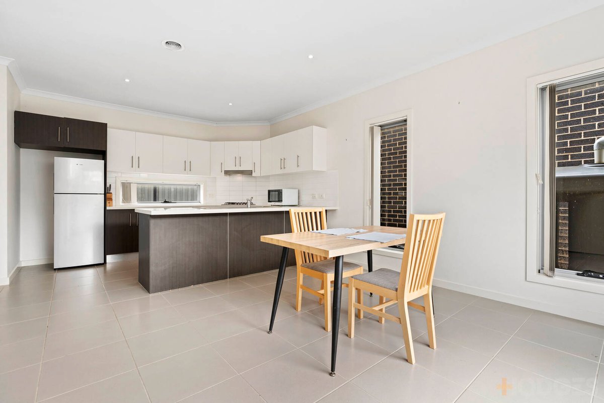 2 / 9 Duchess Court Point Cook - Residential for sale
