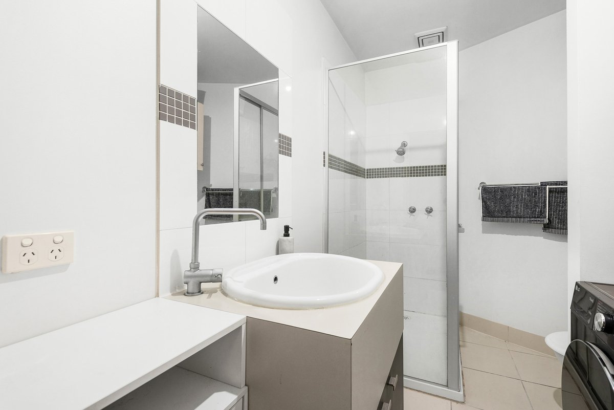 2 / 93 Highett Road Hampton - Residential for lease