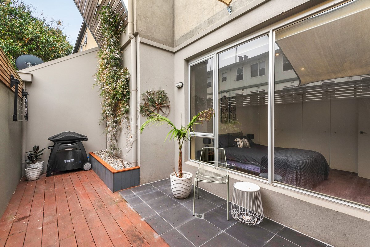 2 / 93 Highett Road Hampton - Residential for lease