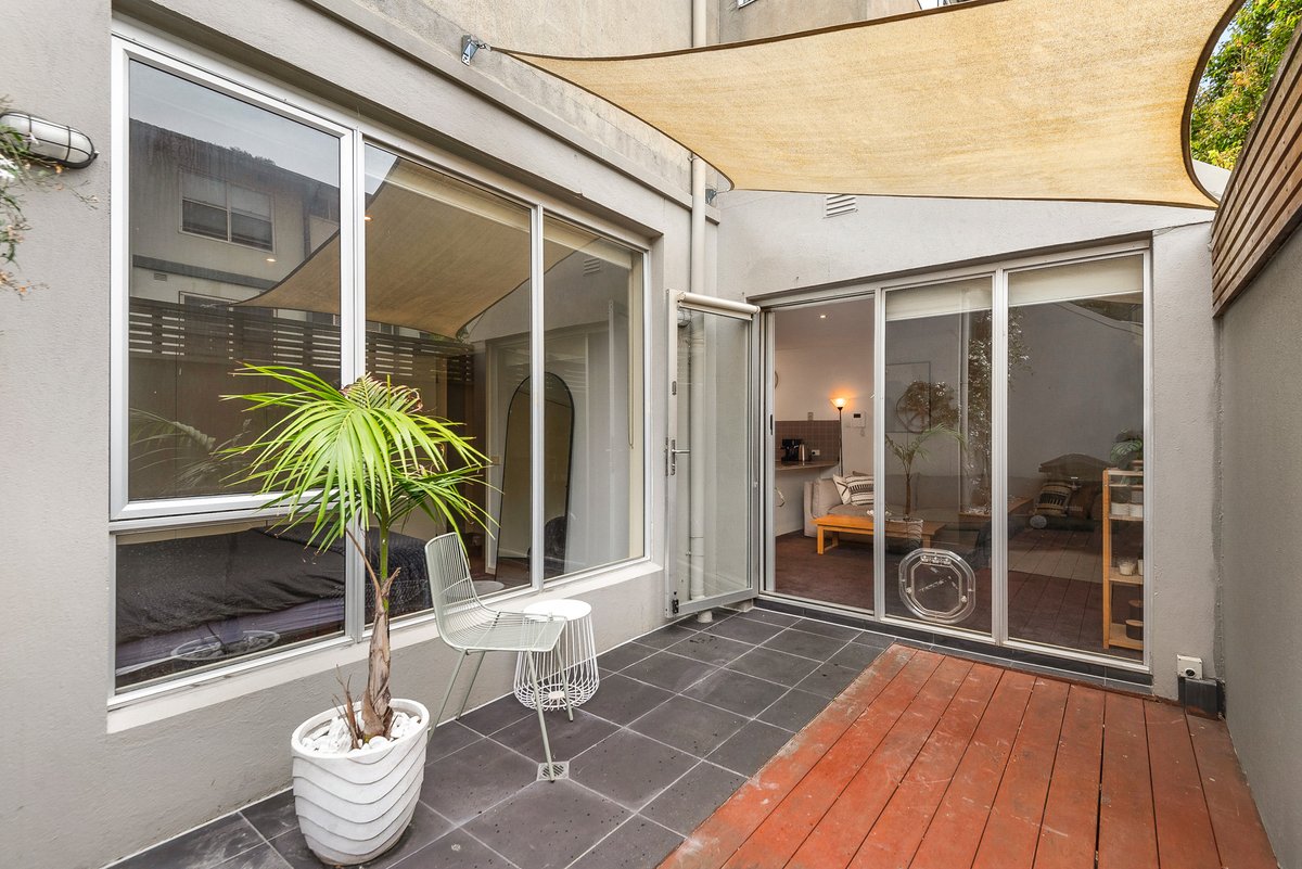 2 / 93 Highett Road Hampton - Residential for lease