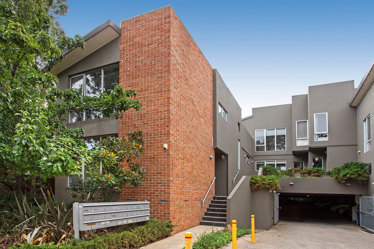 2 / 93 Highett Road Hampton - Residential for lease