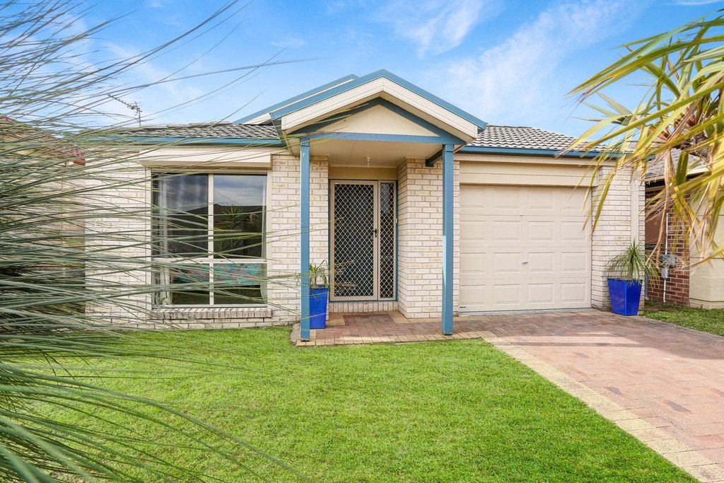3 Oakwood Place, HORSLEY NSW 2530