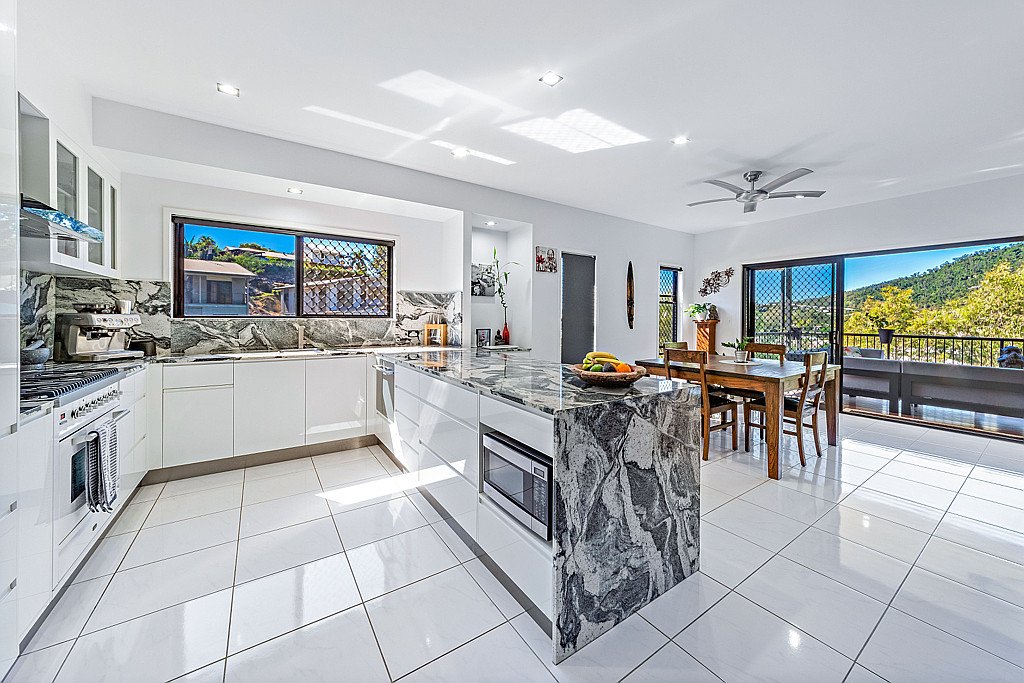 3 Scenic Ridge Drive, CANNONVALE QLD 4802