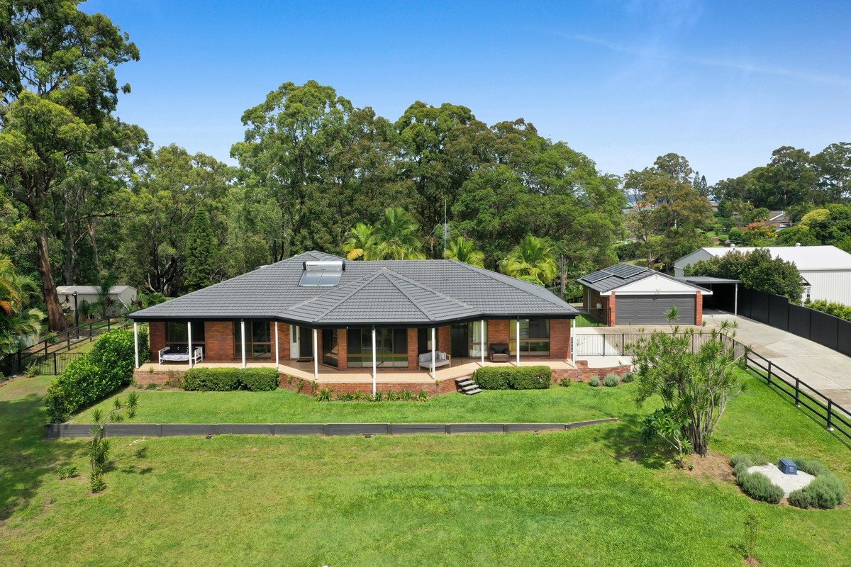 30 Cornwall Drive, Elanora QLD 4221