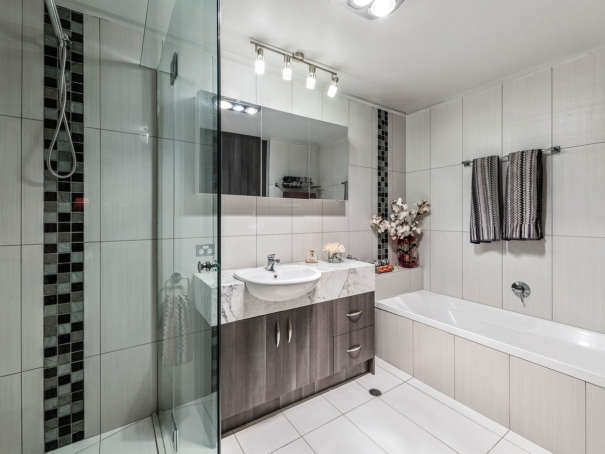 304 / 23 Queens Road MELBOURNE - Residential for sale
