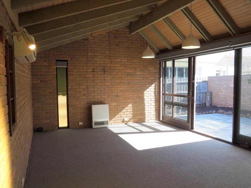 3 / 11 Bent Parade BLACK ROCK - Residential for lease