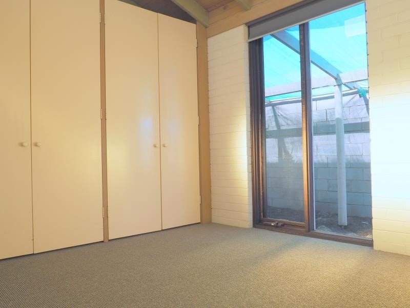 3 / 11 Bent Parade BLACK ROCK - Residential for lease
