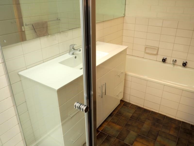 3 / 11 Bent Parade BLACK ROCK - Residential for lease