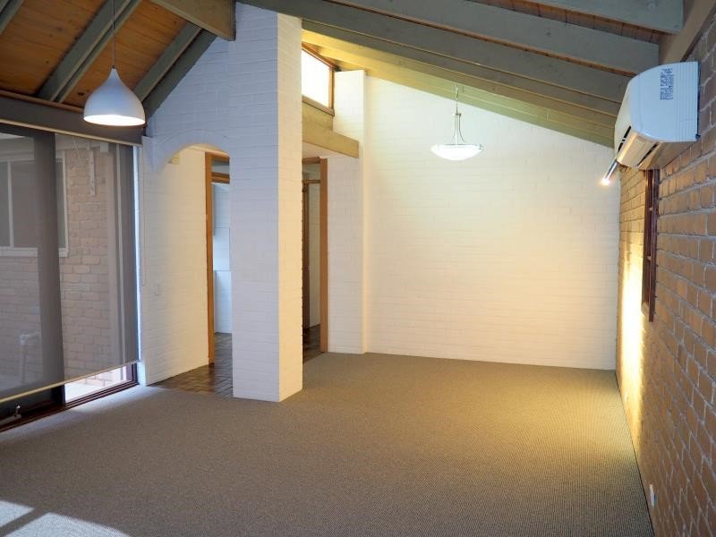 3 / 11 Bent Parade BLACK ROCK - Residential for lease