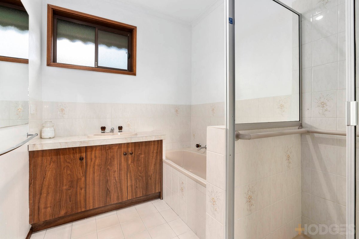 3 / 11 Henderson Drive Lara - Residential for sale