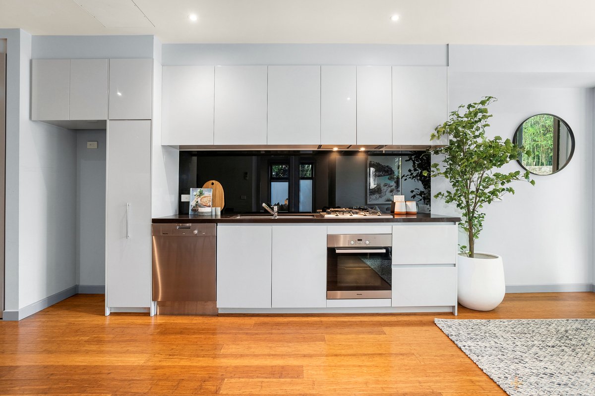 3 / 11 Railway Crescent Hampton - Residential for sale