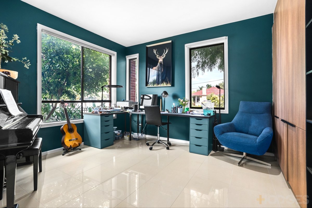 31A Friendship Square Cheltenham - Residential for sale