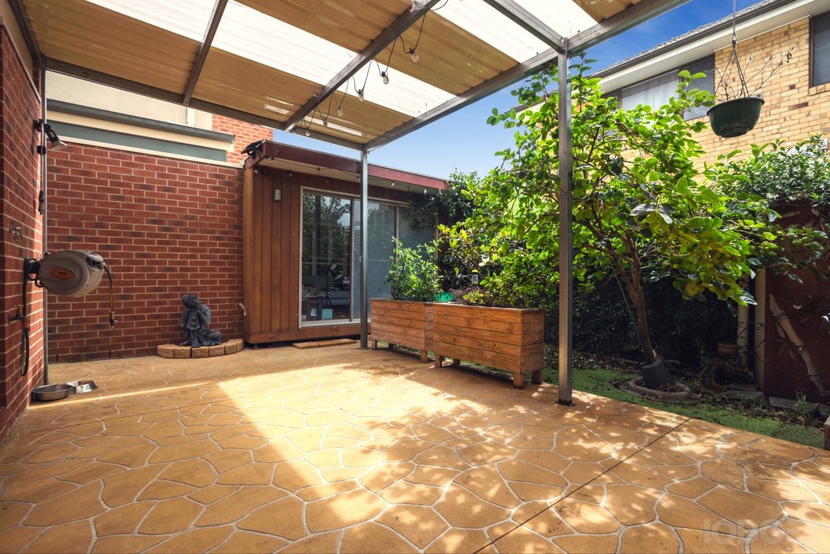 31A Friendship Square Cheltenham - Residential for sale