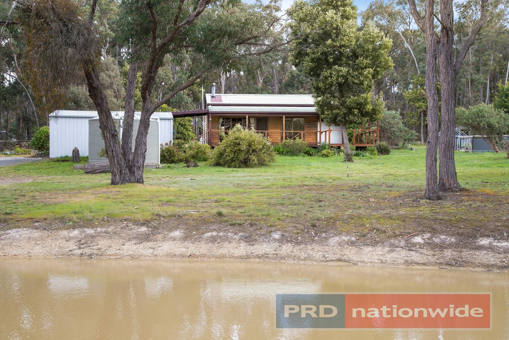 33 Cochrane Drive, SNAKE VALLEY VIC 3351