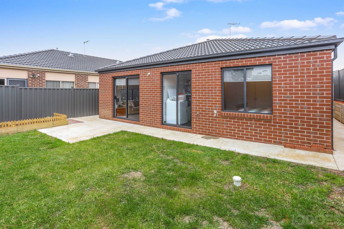 33 Firecrest Road Manor Lakes - Residential for sale