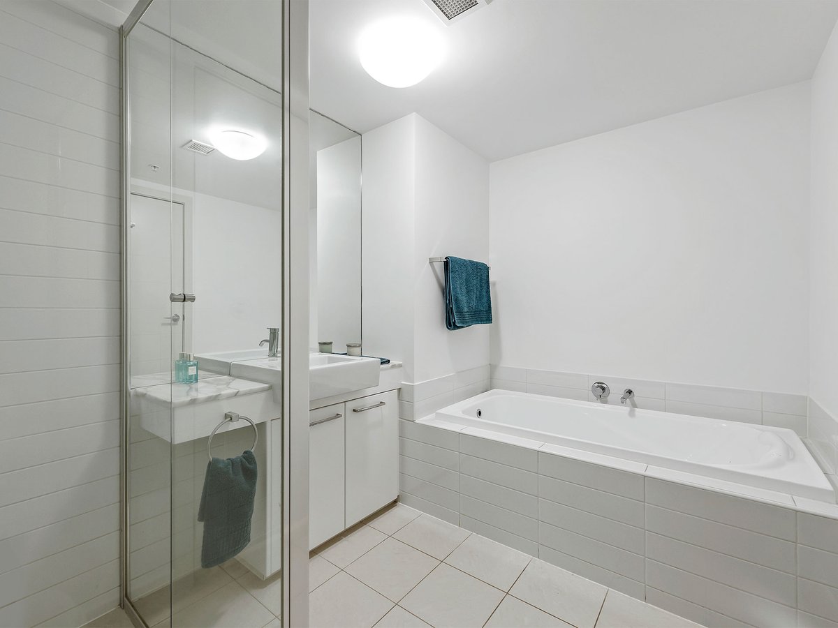 3303 / 100 Harbour Esplanade DOCKLANDS - Residential for sale