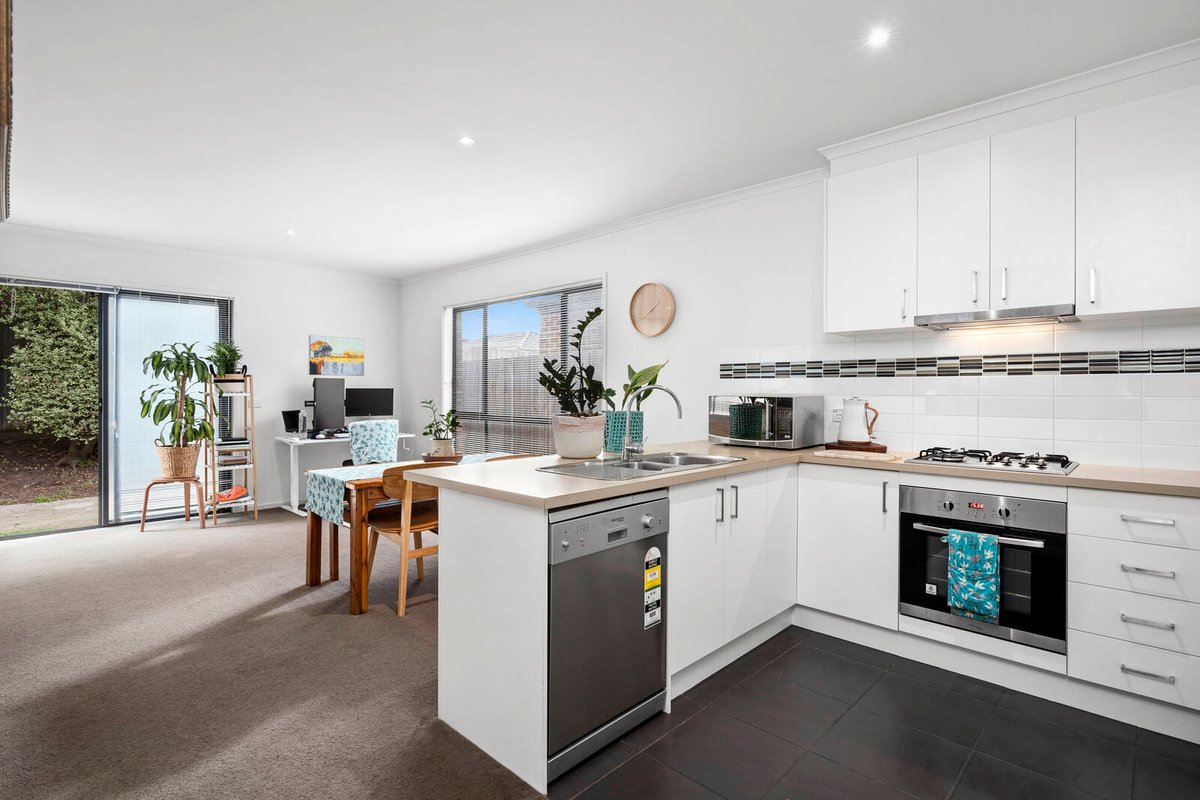 3 / 34 Weeroona Avenue Hamlyn Heights - Residential for sale