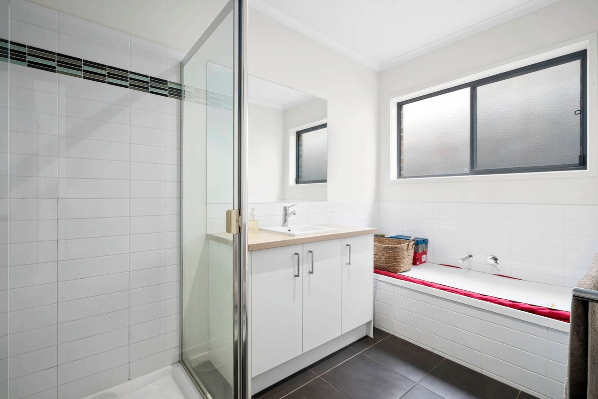 3 / 34 Weeroona Avenue Hamlyn Heights - Residential for sale