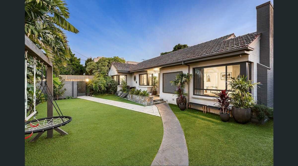 35 Canberra Grove Brighton East - 4 bedroom property