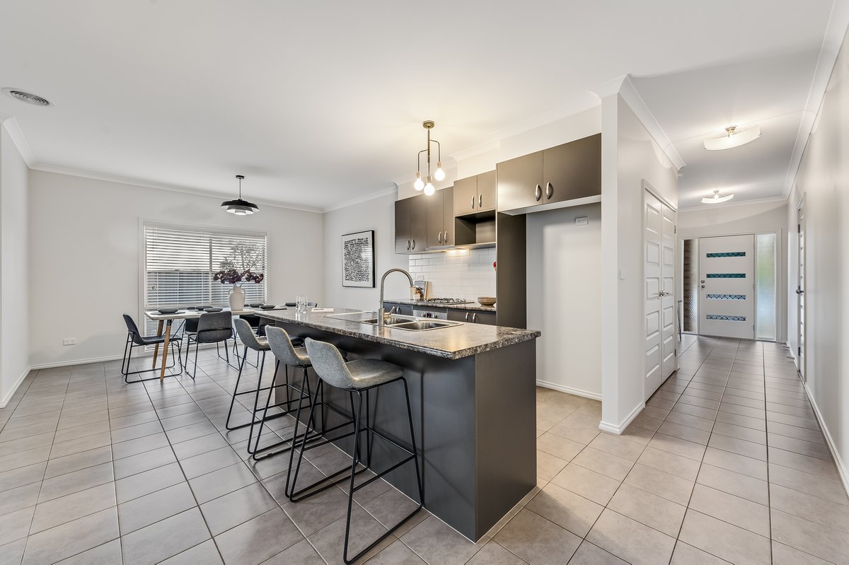 35 Firecrest Road Manor Lakes - Residential for sale