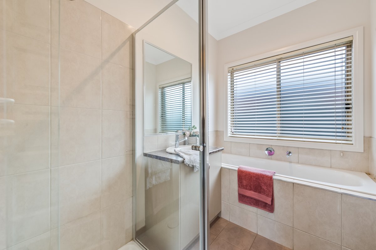 35 Firecrest Road Manor Lakes - Residential for sale