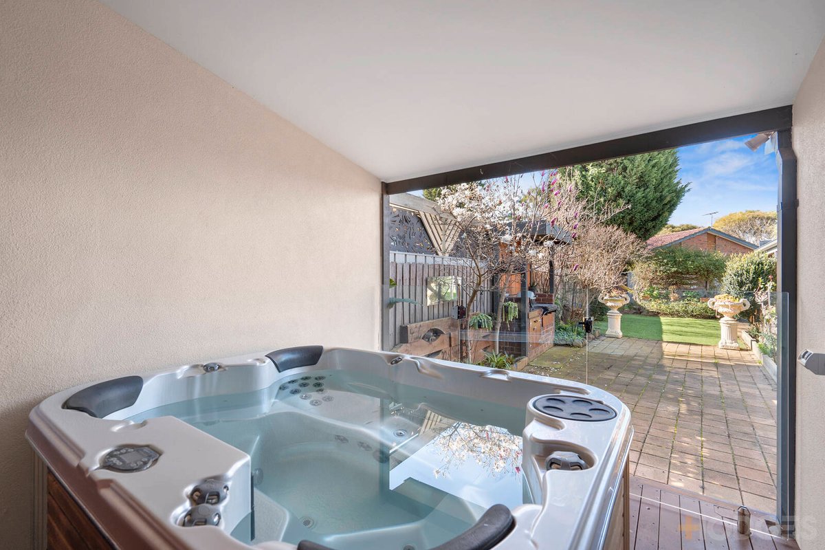 36 Cameron Crescent Lara - Residential for sale