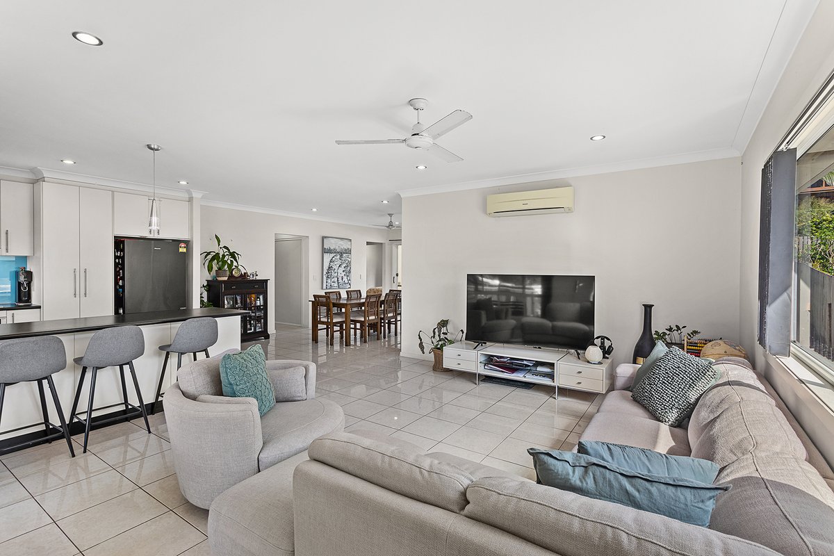 36 Parker Road, CANNONVALE QLD 4802
