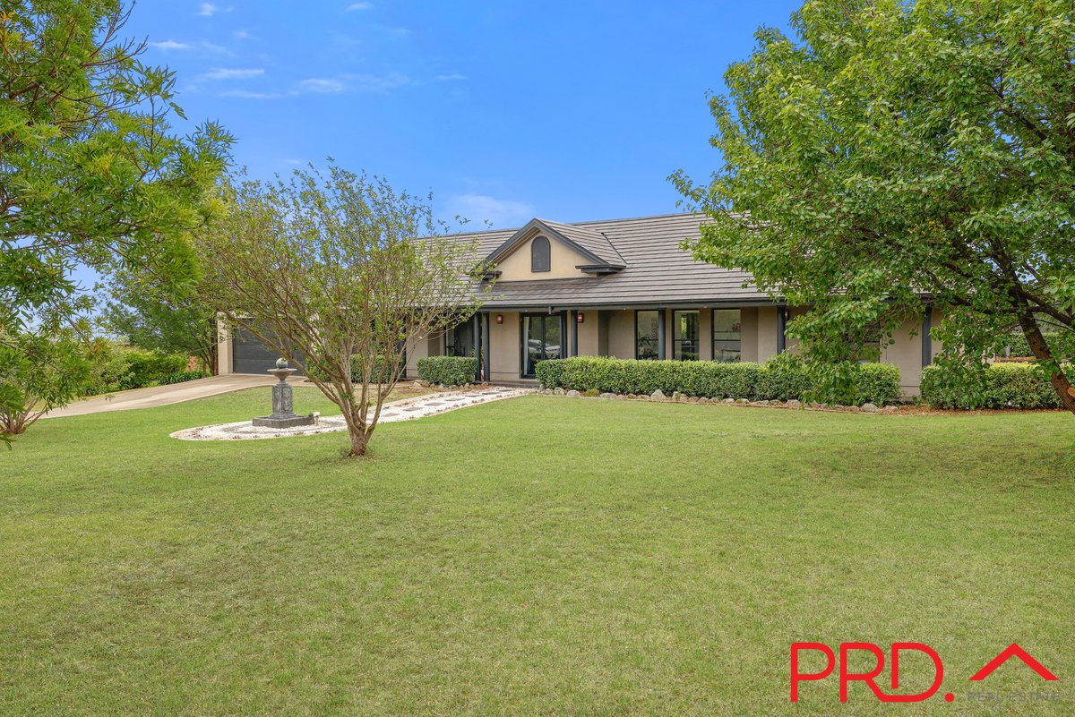 37 Sequoia Drive, TAMWORTH NSW 2340