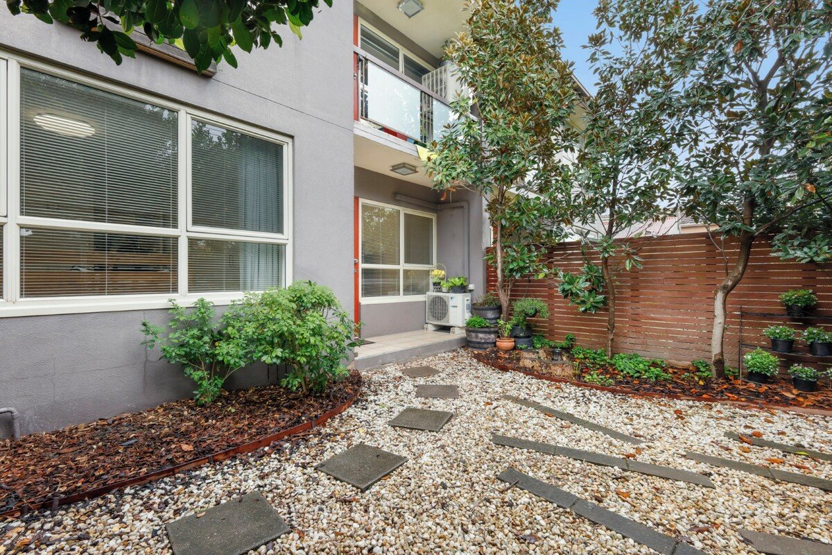 3 / 8 Commercial Road Mentone - 2 bedroom property